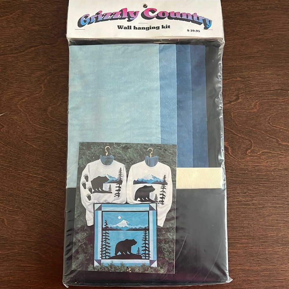 Grizzly Country Wall Hanging kit